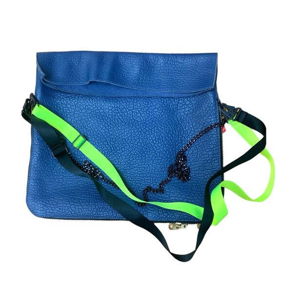 Ampersand As Apostrophe large buffalo parcel tote bag in Cobalt Blue